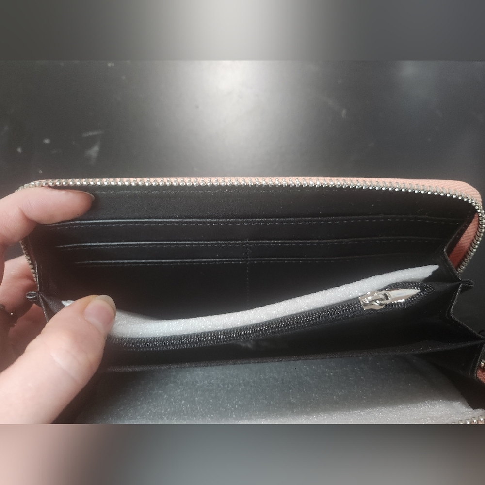 Elegant Soft Peach Wallet NWT - Picture 4 of 7